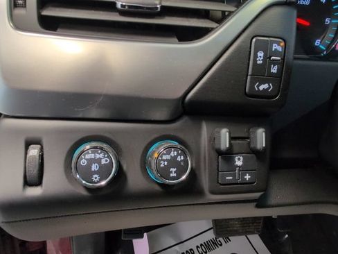 Used 2015 Chevrolet Suburban LT w/ Luxury Package AWD/4WD image 17