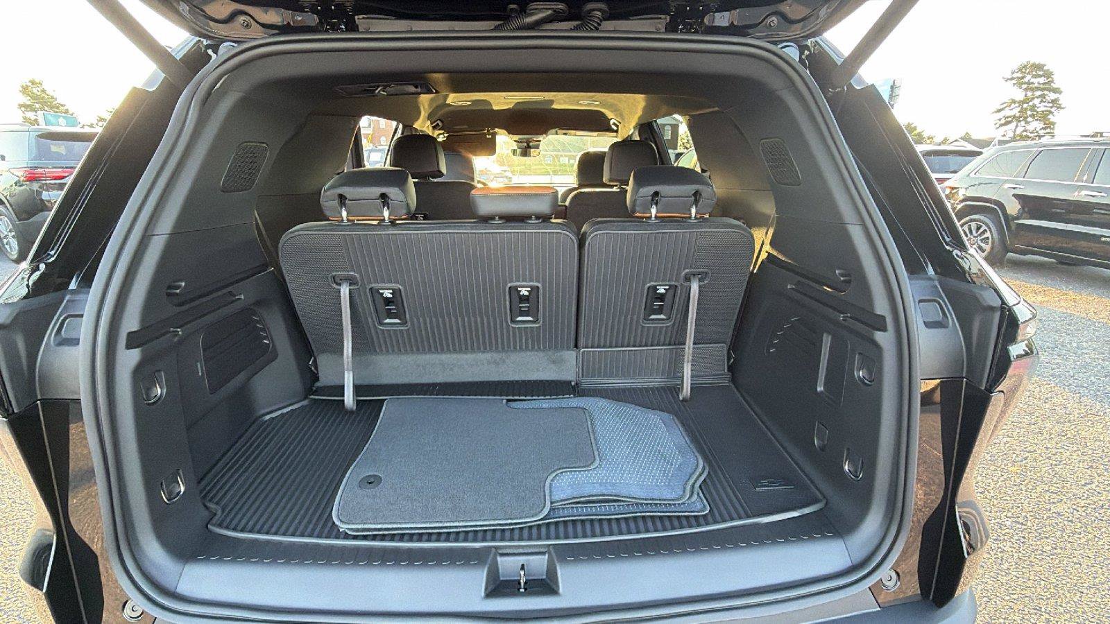 New 2027 Chevrolet Traverse Z71 w/ Driver Confidence Package AWD/4WD image 12