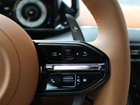 New 2026 Aston Martin V8 Vantage Convertible RWD image 13