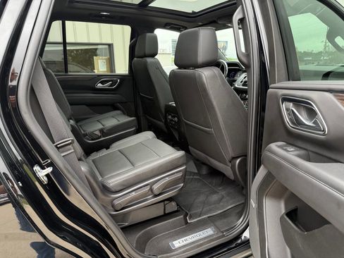Used 2022 Chevrolet Tahoe Z71 w/ Luxury Package AWD/4WD image 13