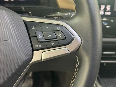 Used 2025 Volkswagen Atlas SE AWD/4WD image 17