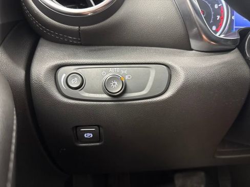 Used 2022 Chevrolet Blazer LT FWD image 21