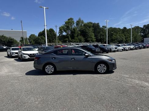 Used 2025 Nissan Sentra S image 4