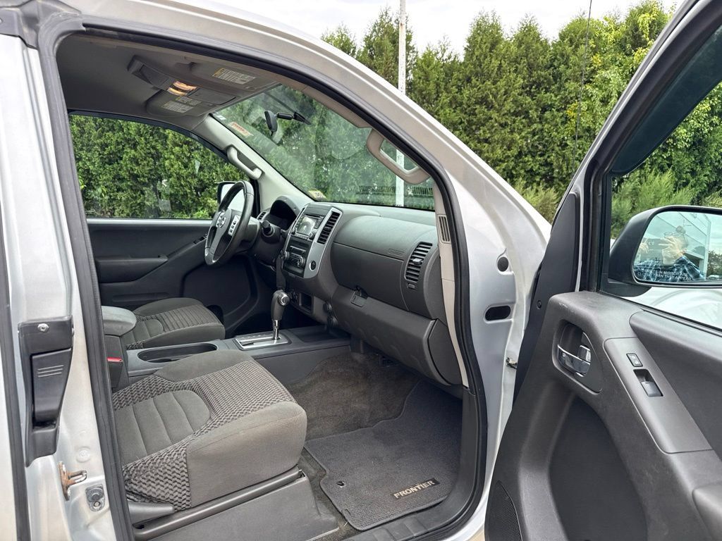 Used 2016 Nissan Frontier SV AWD/4WD image 15