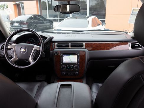 Used 2013 Chevrolet Avalanche LTZ image 28