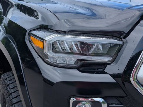 Used 2022 Toyota Tacoma Limited AWD/4WD image 9