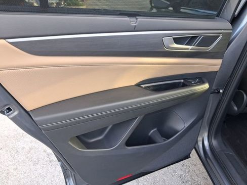 Used 2024 Volkswagen Atlas Cross Sport SE image 11