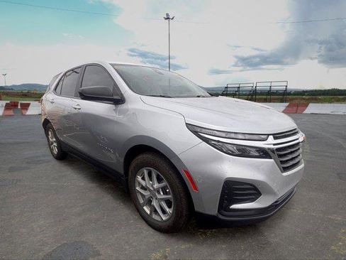 Used 2022 Chevrolet Equinox LS w/ LS Convenience Package FWD image 2