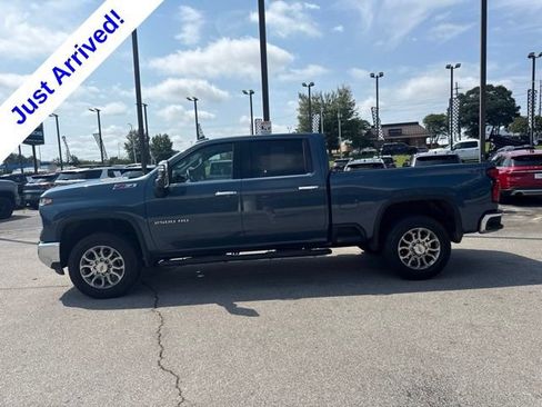 Used 2025 Chevrolet Silverado 2500 LTZ w/ LTZ Convenience Package AWD/4WD image 6