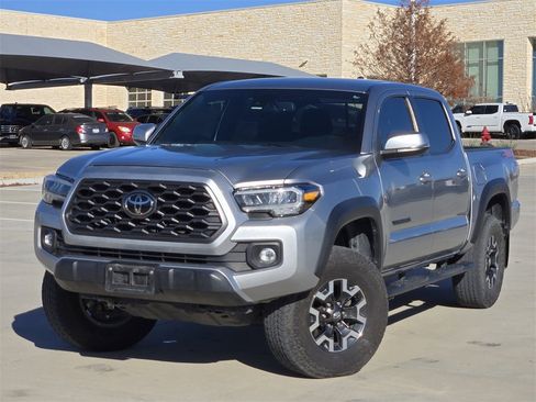 Used 2022 Toyota Tacoma TRD Off-Road image 2