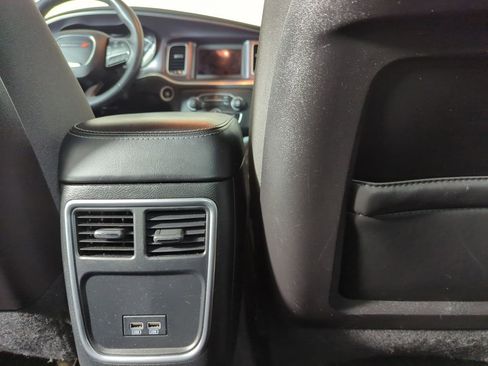 Used 2018 Dodge Charger SXT image 30