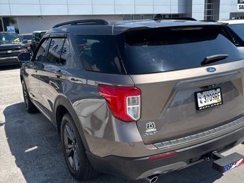 Used 2021 Ford Explorer XLT w/ Equipment Group 202A AWD/4WD image 6
