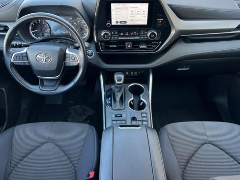 Certified 2024 Toyota Highlander LE image 13