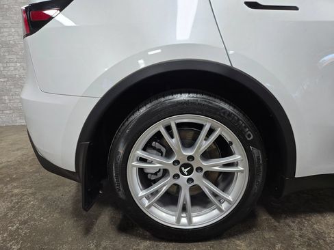 Used 2024 Tesla Model Y Long Range AWD/4WD image 58