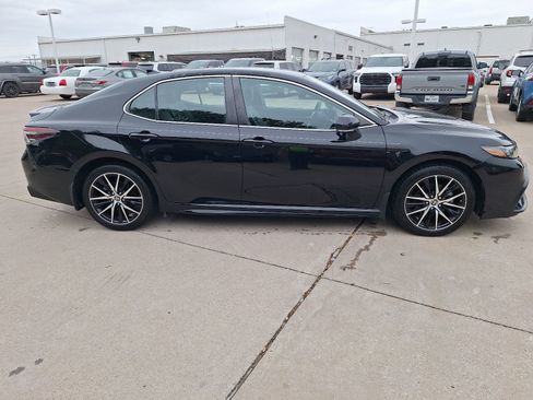 Used 2023 Toyota Camry SE FWD image 7