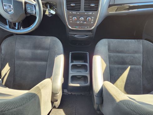 Used 2015 Dodge Grand Caravan SE image 19