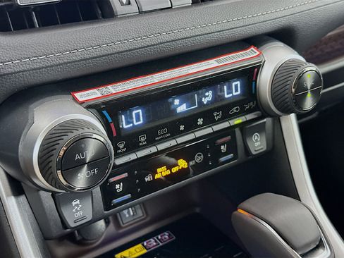 Used 2025 Toyota RAV4 Limited w/ Advanced Technology Package image 24