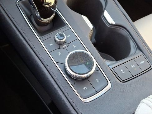 Used 2023 Cadillac XT4 Luxury w/ Cold Weather Package image 19