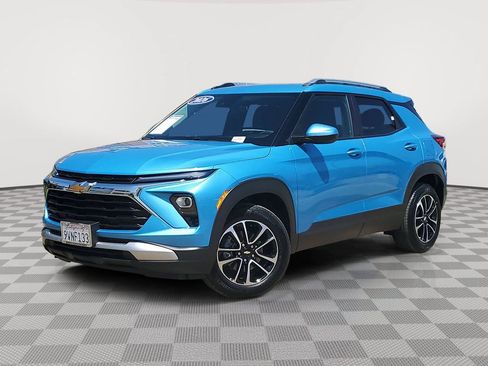 Used 2026 Chevrolet TrailBlazer LT FWD image 2