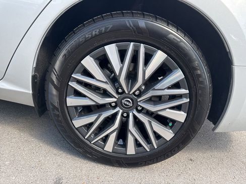 Used 2024 Nissan Altima 2.5 SV FWD image 23