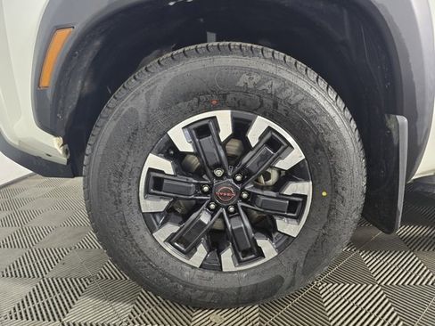 Used 2022 Nissan Frontier PRO-4X image 18