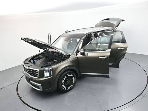 Used 2023 Kia Telluride S FWD image 33