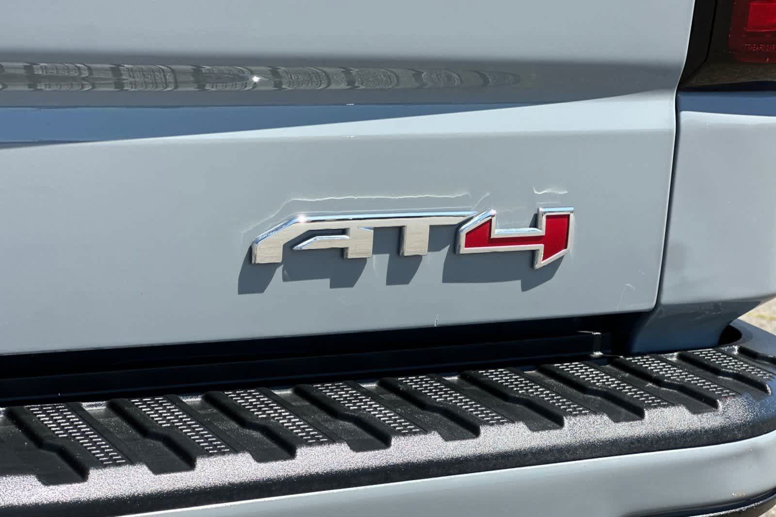 Used 2024 GMC Sierra 1500 AT4 w/ Technology Package AWD/4WD image 32