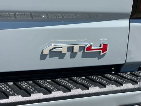 Used 2024 GMC Sierra 1500 AT4 w/ Technology Package AWD/4WD image 32