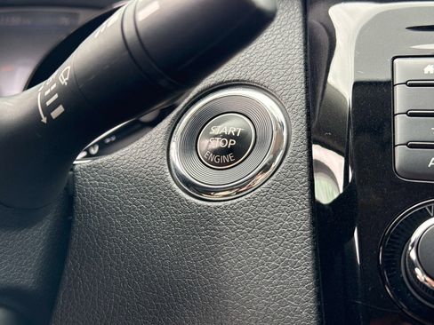 Used 2020 Nissan Rogue SL w/ Premium Package image 29