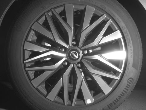 Used 2025 Nissan Altima 2.5 SV FWD image 12