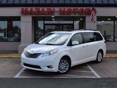 Used 2013 Toyota Sienna Limited w/ Premium Pkg FWD image 2