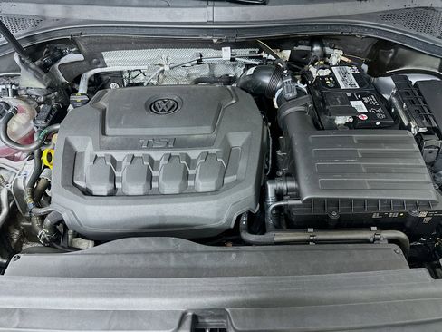 Used 2023 Volkswagen Tiguan SE AWD/4WD image 31