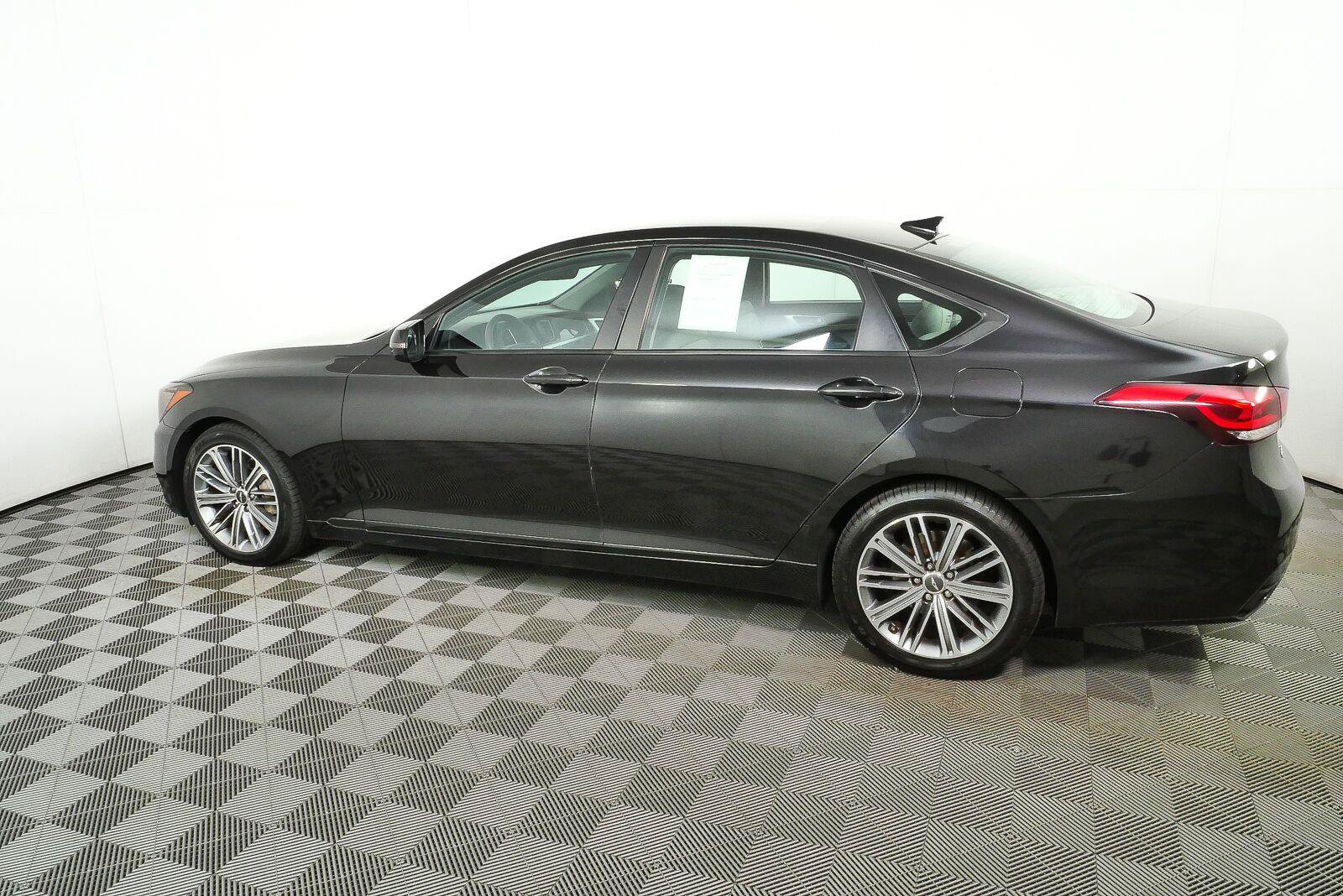 Used 2018 Genesis G80 3.8 RWD image 25