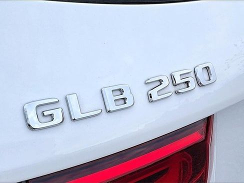 Certified 2023 Mercedes-Benz GLB 250 4MATIC image 27