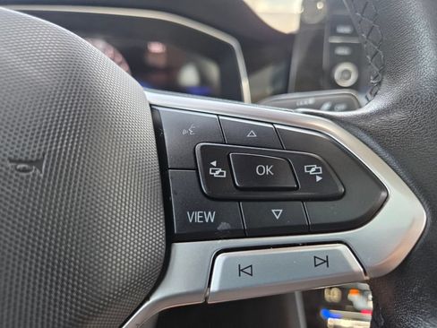 Used 2025 Volkswagen Jetta SE FWD image 12