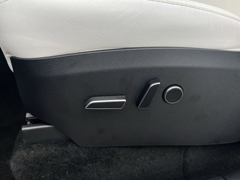 Used 2023 Tesla Model Y Long Range AWD/4WD image 22