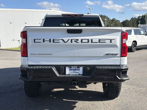 Used 2022 Chevrolet Silverado 1500 ZR2 w/ Technology Package AWD/4WD image 11