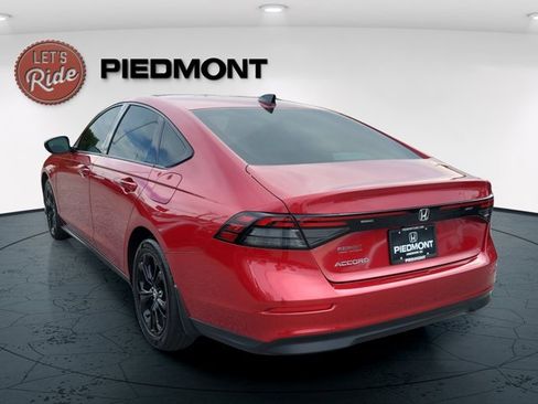 Certified 2025 Honda Accord SE image 9