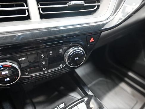 Used 2025 Chevrolet Trax RS FWD image 17