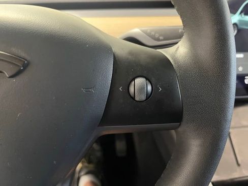 Used 2021 Tesla Model Y 2WD image 25