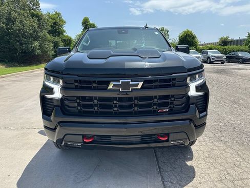 Used 2024 Chevrolet Silverado 1500 LT Trail Boss w/ Convenience Package II AWD/4WD image 2