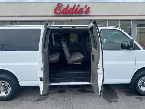 Used 2010 Chevrolet Express 3500 LT w/ LT Preferred Equipment Group RWD image 20