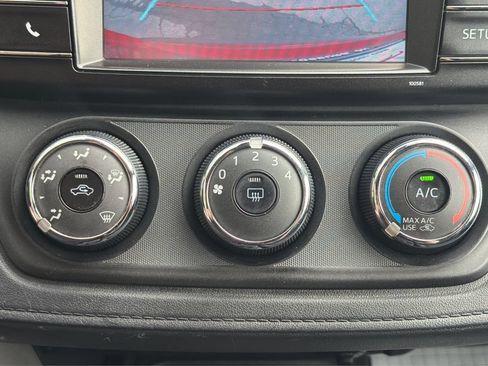 Used 2017 Toyota RAV4 LE FWD image 28