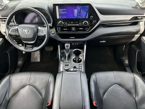 Used 2023 Toyota Highlander Limited image 21