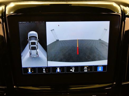 Used 2023 Chevrolet Traverse High Country AWD/4WD image 27