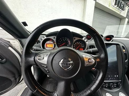 Used 2009 Nissan 370Z Touring RWD image 21