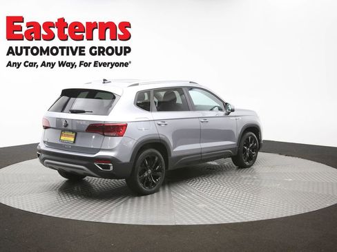 Used 2024 Volkswagen Taos SE FWD image 40