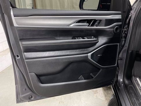Used 2024 Jeep Wagoneer L Series II AWD/4WD image 8