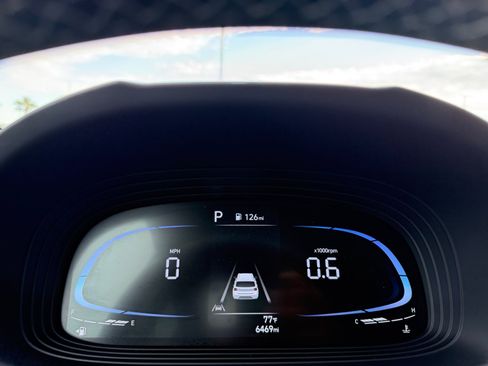 Used 2024 Hyundai Venue SEL FWD image 10