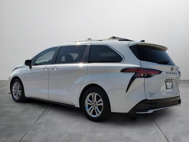Used 2023 Toyota Sienna XSE w/ XSE Plus Package AWD/4WD image 3